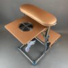 Podnozek-do-pedicure-z-pochlaniaczem-i-polka-AKRI-zloty AKRI Pedicure Footrest with Two Shelves – Professional Pedicure Stand