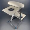 podnozek-do-pedicure-z-pochlaniaczem-i-polka-bezowy AKRI Pedicure Footrest with Two Shelves – Professional Pedicure Stand