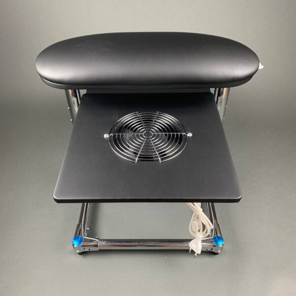 podnozek-do-pedicure-z-pochlaniaczem-i-polka-czarny-4 AKRI Pedicure Footrest with Two Shelves – Professional Pedicure Stand