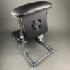 podnozek-do-pedicure-z-pochlaniaczem-i-polka-czarny-5 AKRI Pedicure Footrest with Two Shelves – Professional Pedicure Stand