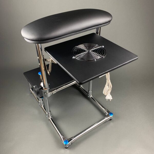 podnozek-do-pedicure-z-pochlaniaczem-i-polka-czarny-6 AKRI Pedicure Footrest with Two Shelves – Professional Pedicure Stand