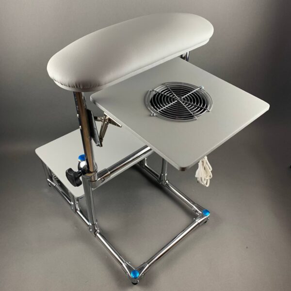podnozek-do-pedicure-z-pochlaniaczem-i-polka-jasno-szary AKRI Pedicure Footrest with Two Shelves – Professional Pedicure Stand