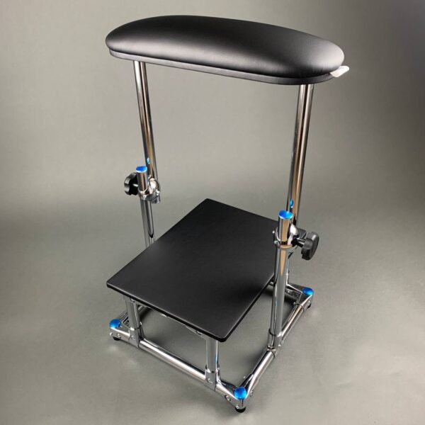 AKRI Pedicure Footrest with Shelf