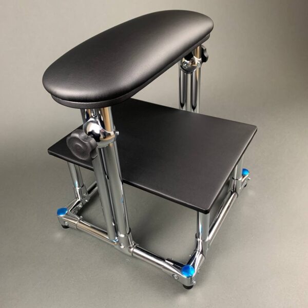 AKRI Pedicure Footrest with Shelf